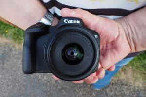 Canon EOS R100 Camera Review